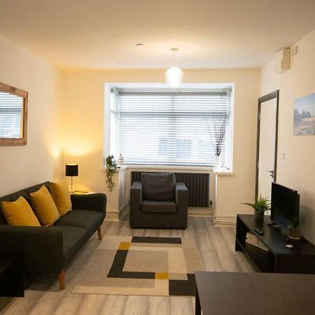 Luxe Living City Apartment - Beach, Wifi, Parking Swansea Buitenkant foto