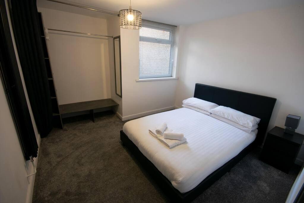 Luxe Living City Apartment - Beach, Wifi, Parking Swansea Buitenkant foto