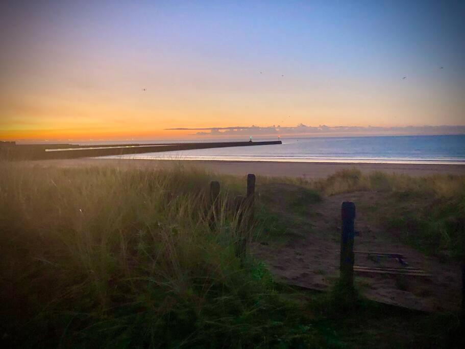 Luxe Living City Apartment - Beach, Wifi, Parking Swansea Buitenkant foto